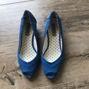 Vintage inspired peep toe wedges